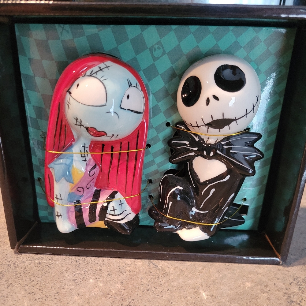 BRAND NEW- Disney Nightmare Before Christmas Character Shakers - Black and White